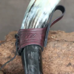 Mytholon Trinkhorn Gürtelhalter Castagir Rot