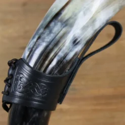 Mytholon Trinkhorn Gürtelhalter Castagir Schwarz -pagan NiedrigerPreis trinkhorn guertelhalter castagir schwarz 2