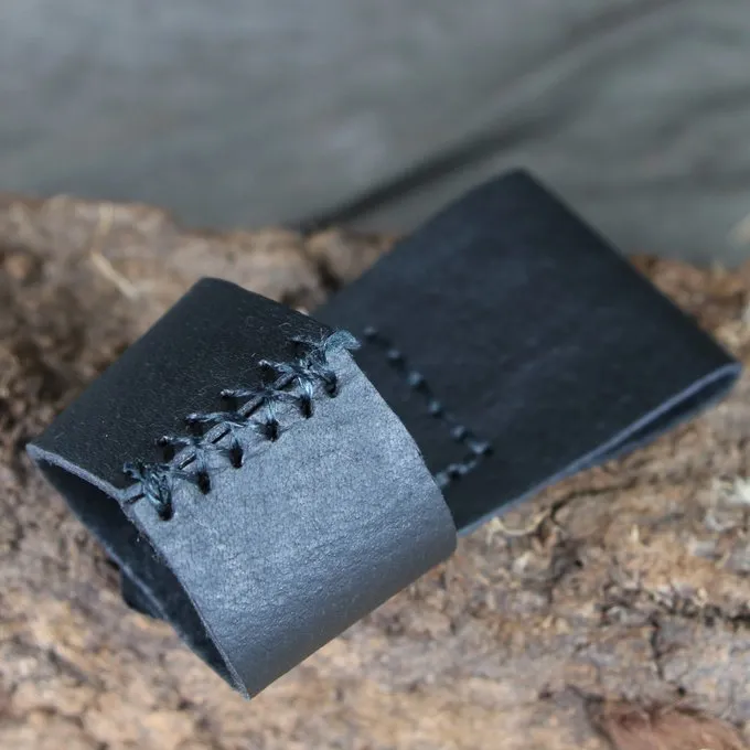 Mytholon Trinkhorn Gürtelhalter Louis Schwarz 5 Mytholon Trinkhorn Gürtelhalter Louis Schwarz – Bild 5